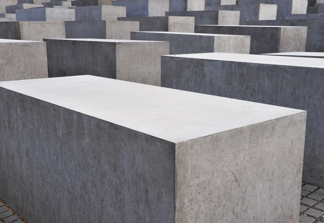 https://images.unsplash.com/photo-1641375863453-238c8b00b867?crop=entropy&cs=tinysrgb&fit=max&fm=jpg&ixid=M3w2NjA1ODR8MHwxfHNlYXJjaHwxNXx8Y29uY3JldGUlMjBibG9ja3N8ZW58MHx8fHwxNzc0OTU3NTM3fDA&ixlib=rb-4.1.0&q=80&w=1080