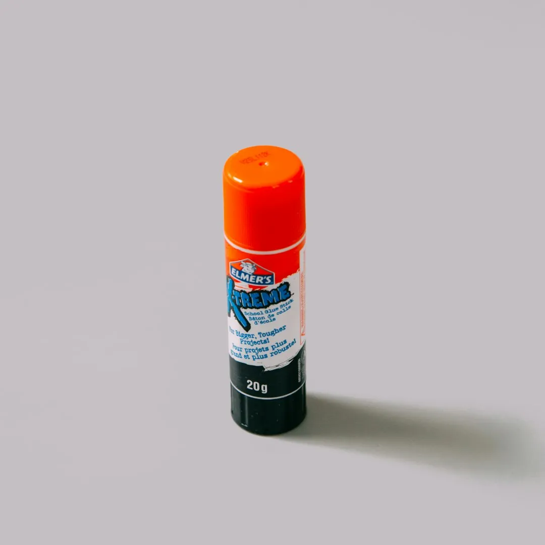 https://images.unsplash.com/photo-1587145717234-bc7fae25ed38?crop=entropy&cs=tinysrgb&fit=max&fm=jpg&ixid=M3w2NjA1ODR8MHwxfHNlYXJjaHwyfHxnbHVlfGVufDB8fHx8MTc3NDk1ODU3OHww&ixlib=rb-4.1.0&q=80&w=1080